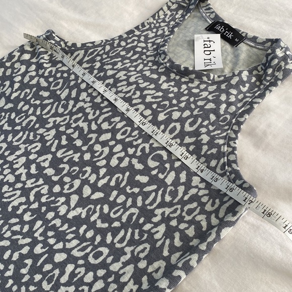 Fab’rik Gray and Silver Leopard Print Razor Back Style Tank Size Medium - Picture 2 of 6